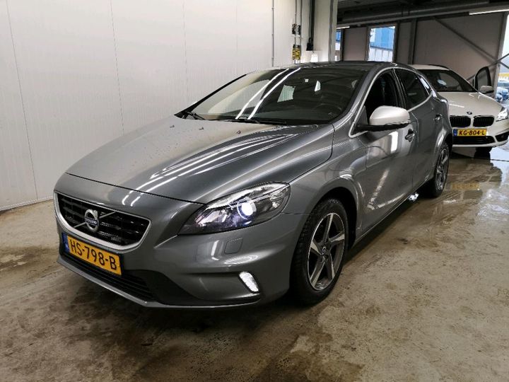 VOLVO V40 2015 yv1mv7431g2321455