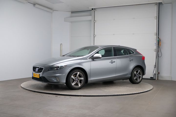 VOLVO V40 2015 yv1mv7431g2321589