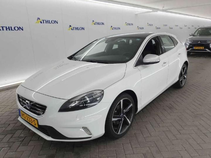 VOLVO V40 2015 yv1mv7431g2321629