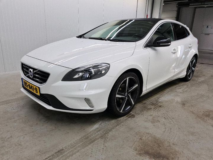 VOLVO V40 2015 yv1mv7431g2321700