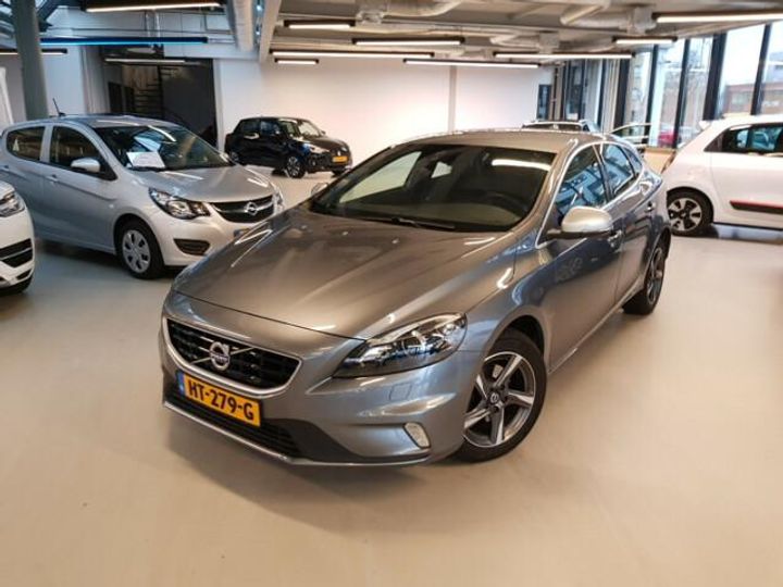 VOLVO V40 2015 yv1mv7431g2322190