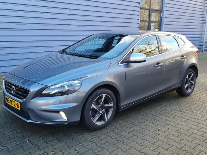 VOLVO V40 2015 yv1mv7431g2322497