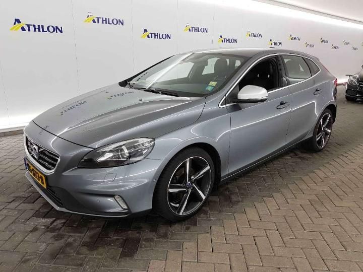 VOLVO V40 2015 yv1mv7431g2322500