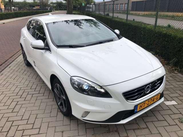 VOLVO V40 2015 yv1mv7431g2322510