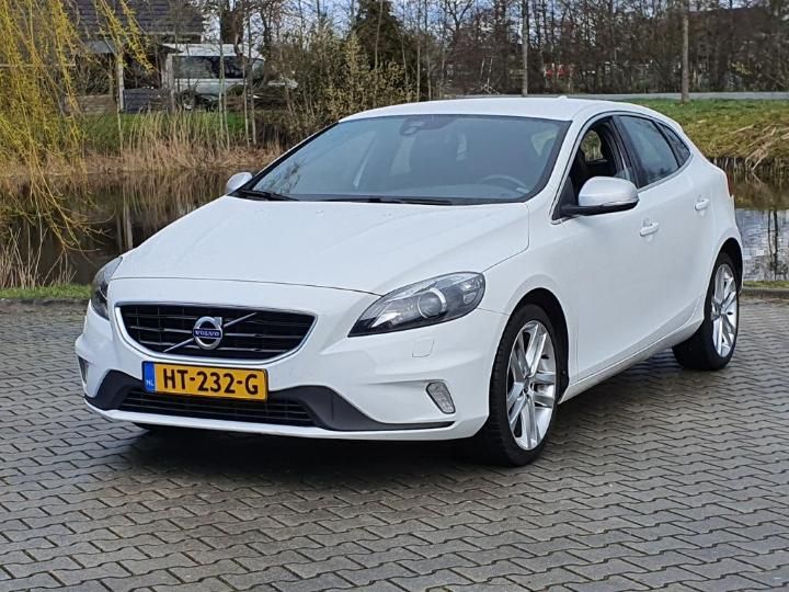 VOLVO V40 2015 yv1mv7431g2322533