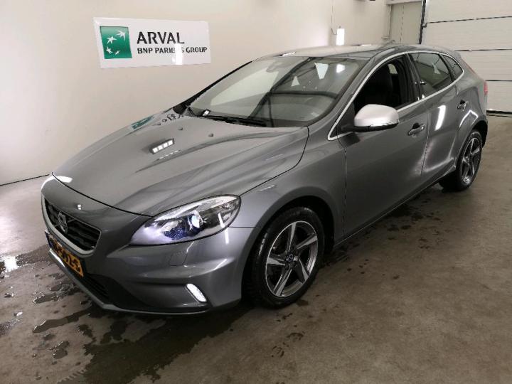 VOLVO V40 2015 yv1mv7431g2322540