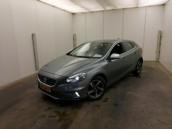 VOLVO V40 2015 yv1mv7431g2322659