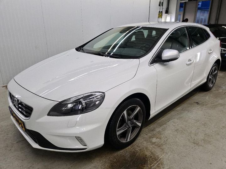 VOLVO V40 2015 yv1mv7431g2322754