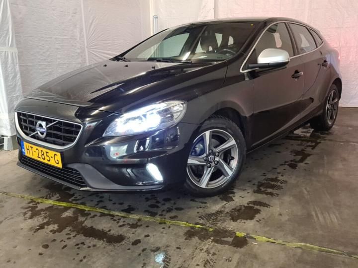 VOLVO V40 2015 yv1mv7431g2323165