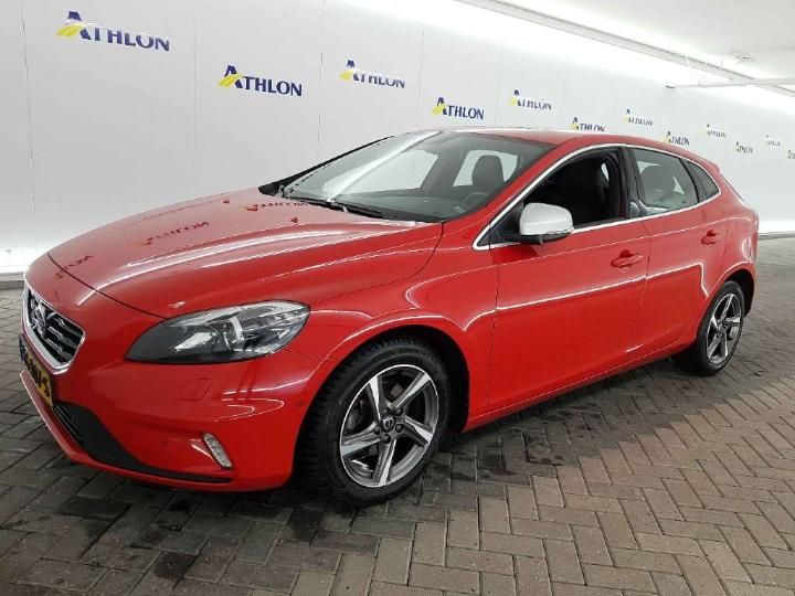 VOLVO V40 2015 yv1mv7431g2323331