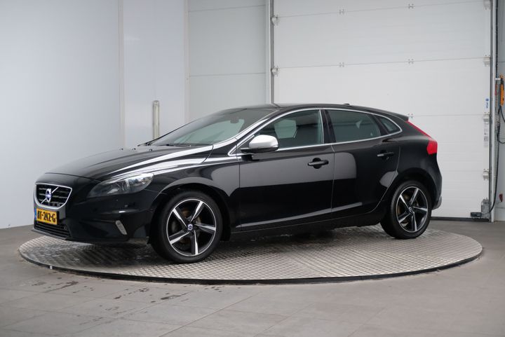 VOLVO V40 2015 yv1mv7431g2323421