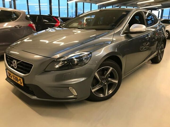 VOLVO V40 2015 yv1mv7431g2323511