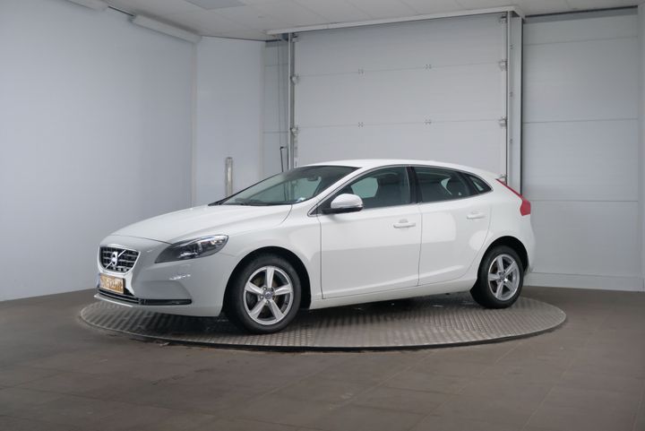 VOLVO V40 2016 yv1mv7431g2342880