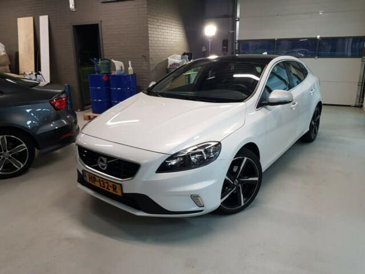 VOLVO V40 2015 yv1mv7431gz318329