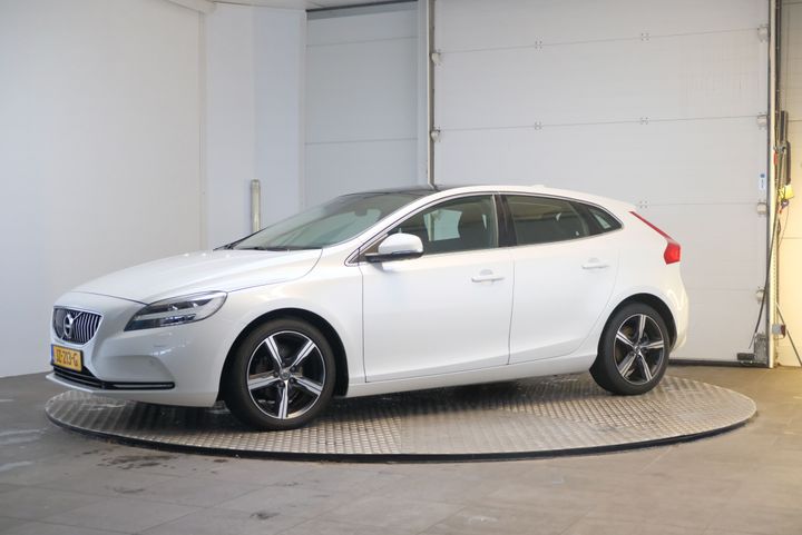 VOLVO V40 2016 yv1mv7431h2364617