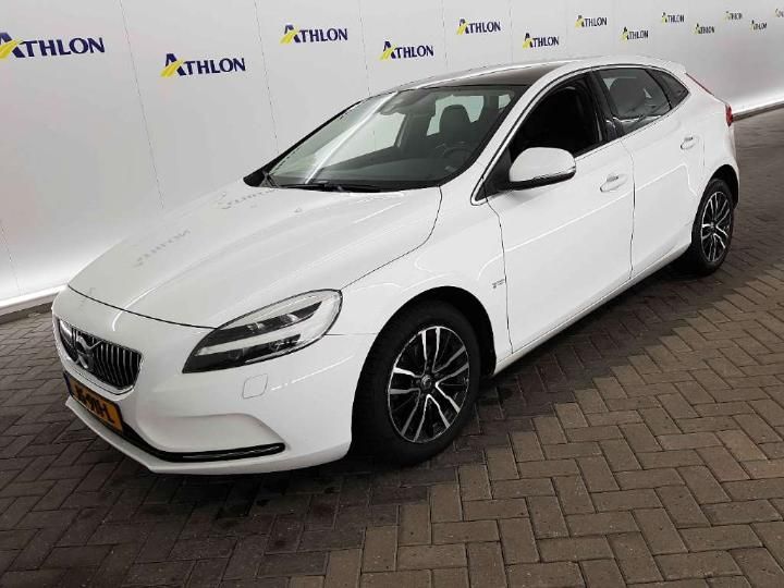 VOLVO V40 2016 yv1mv7431h2366377