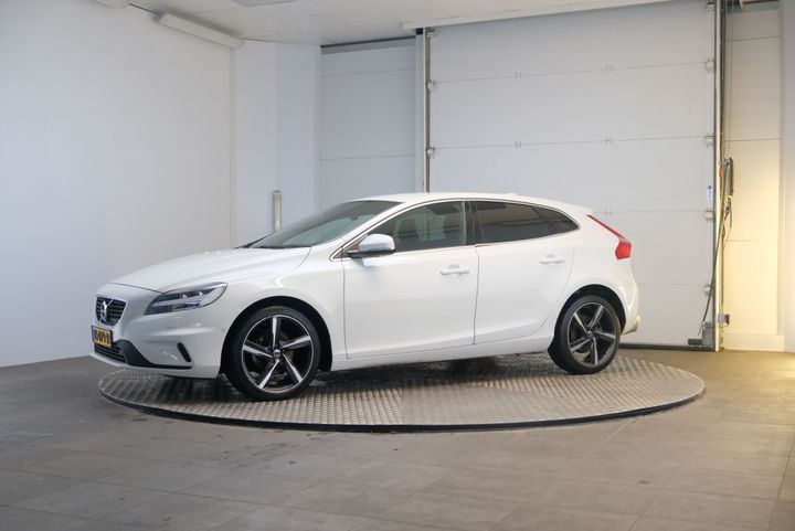 VOLVO V40 2016 yv1mv7431h2377419