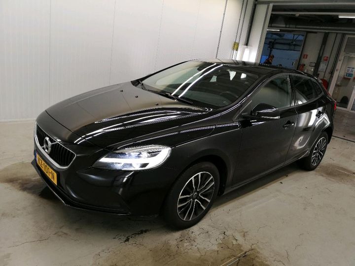 VOLVO V40 2017 yv1mv7431h2377674