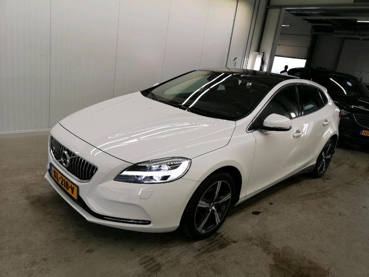 VOLVO V40 2016 yv1mv7431h2393808