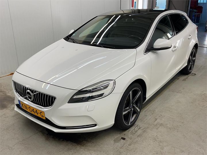 VOLVO V40 2016 yv1mv7431h2396053