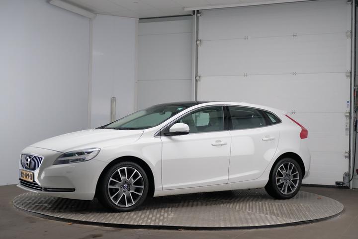 VOLVO V40 2016 yv1mv7431h2398083