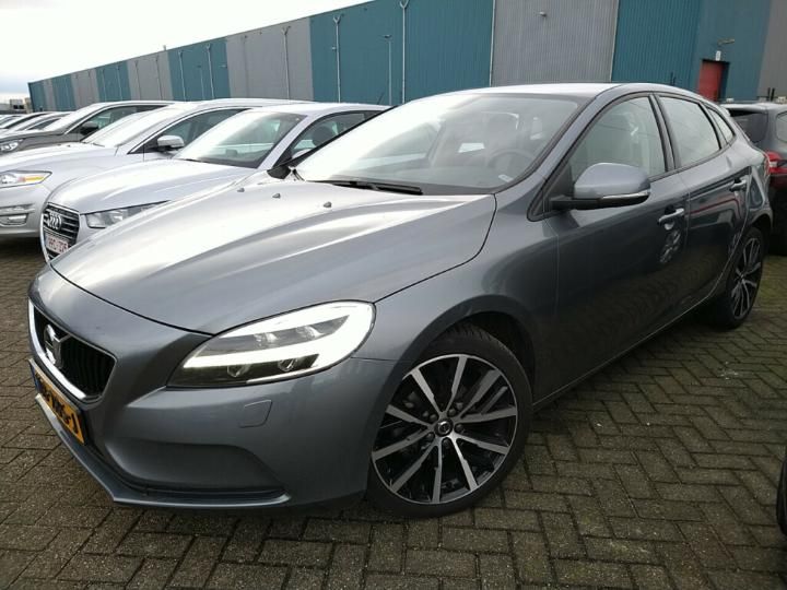 VOLVO V40 2017 yv1mv7431h2400938