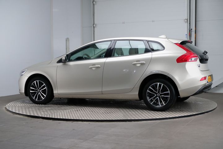 VOLVO V40 2016 yv1mv7431h2402187