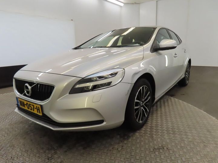 VOLVO V40 2017 yv1mv7431h2402849