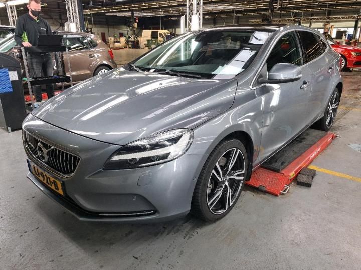 VOLVO V40 2016 yv1mv7480h2388985