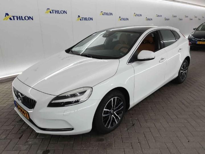 VOLVO V40 2016 yv1mv7480h2404359