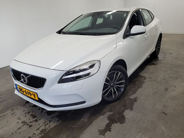 VOLVO V40 2017 yv1mv7480h2413048