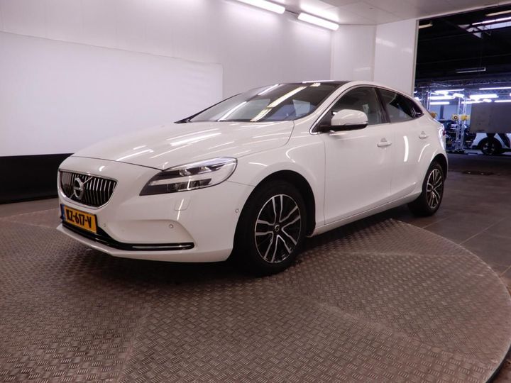 VOLVO V40 2016 yv1mv7480h2414127