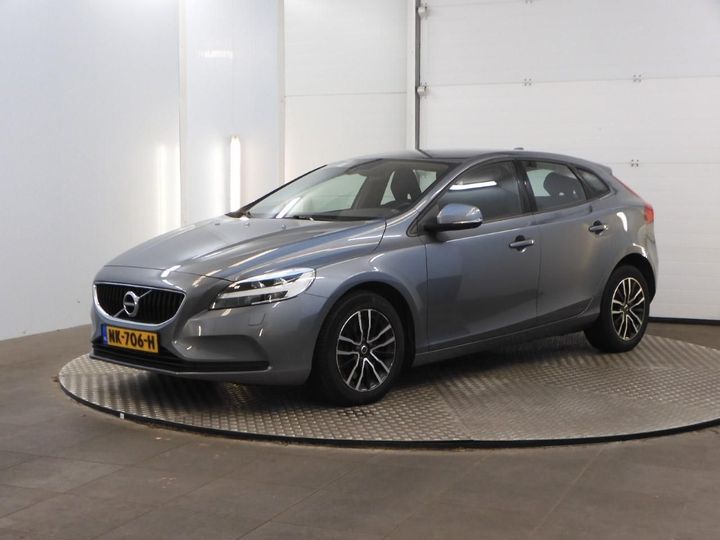 VOLVO V40 2017 yv1mv7480h2421248