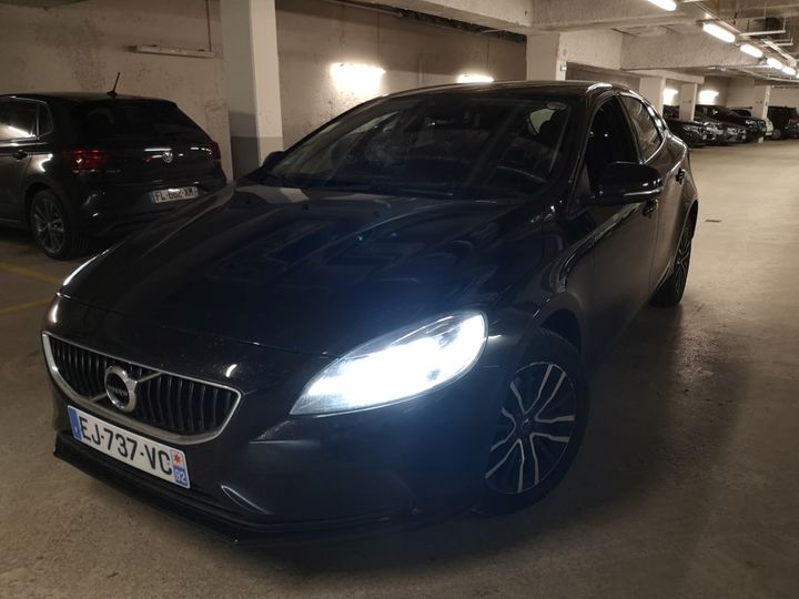 VOLVO V40 2017 yv1mv7480h2421310