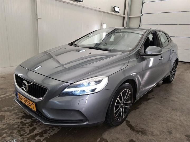 VOLVO V40 2017 yv1mv7480h2429977