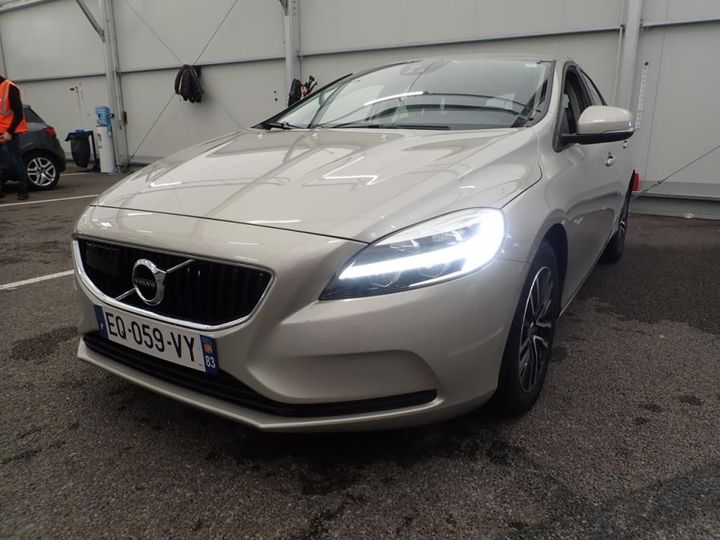 VOLVO V40 2017 yv1mv7480j2450568