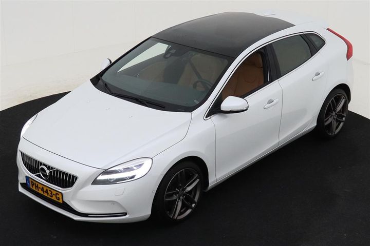 VOLVO V40 2017 yv1mv7480j2453392