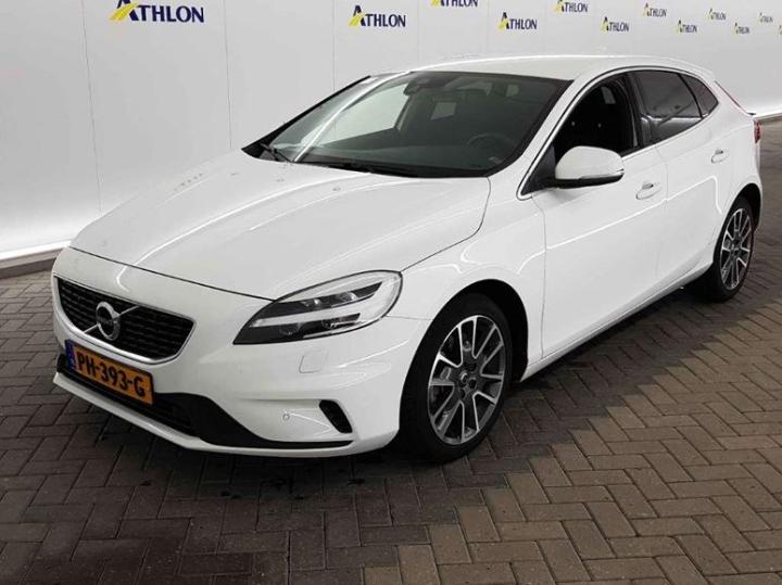 VOLVO V40 2017 yv1mv7480j2453803