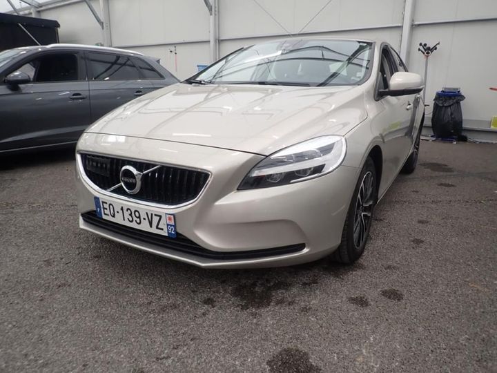 VOLVO V40 2017 yv1mv7480j2454877