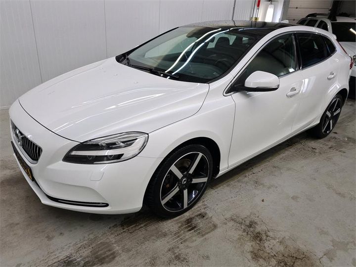 VOLVO V40 2017 yv1mv7480j2457736