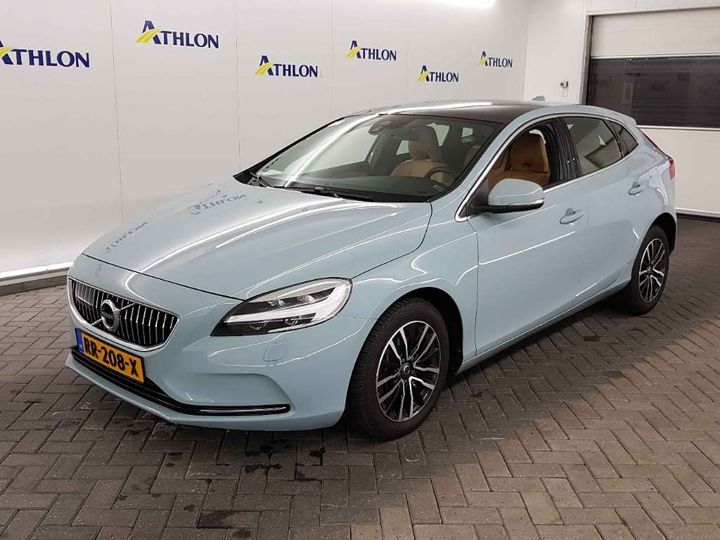 VOLVO V40 2018 yv1mv7480j2460922