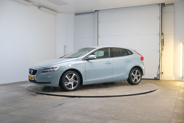 VOLVO V40 2017 yv1mv7480j2462756