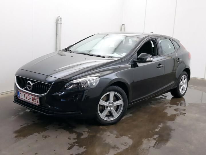 VOLVO V40 2018 yv1mv7480j2483836