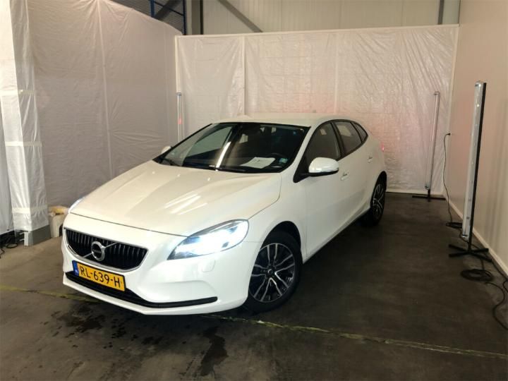 VOLVO V40 2018 yv1mv7480j2483929