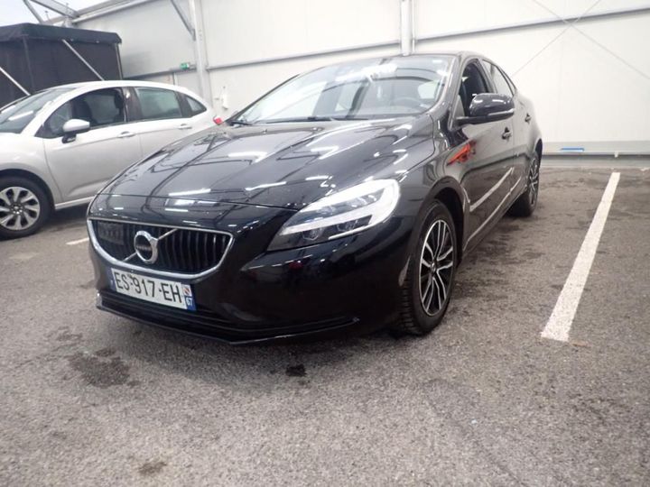 VOLVO V40 2017 yv1mv7480j2484378