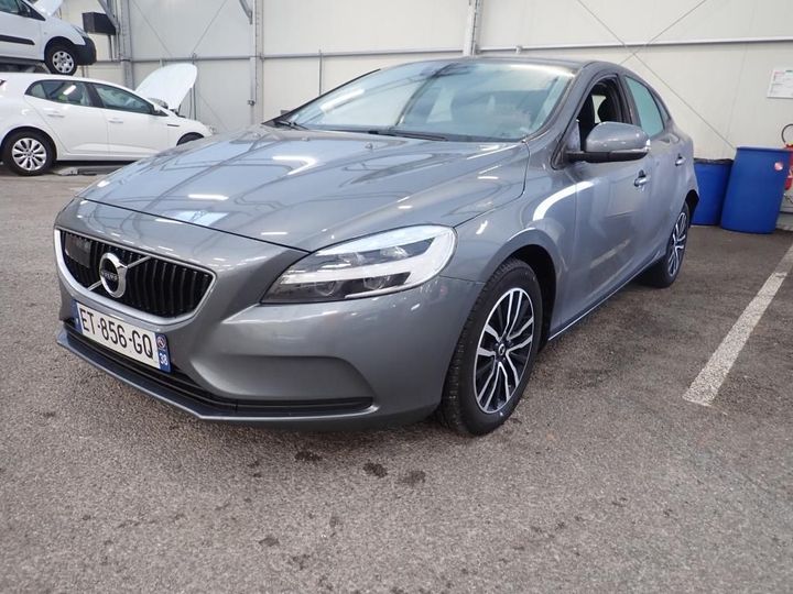 VOLVO V40 2018 yv1mv7480j2494536