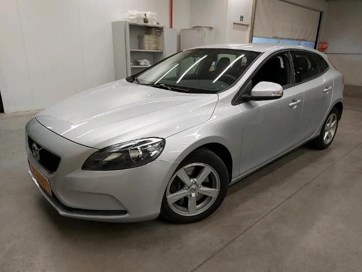 VOLVO V40 2018 yv1mv7480j2514947