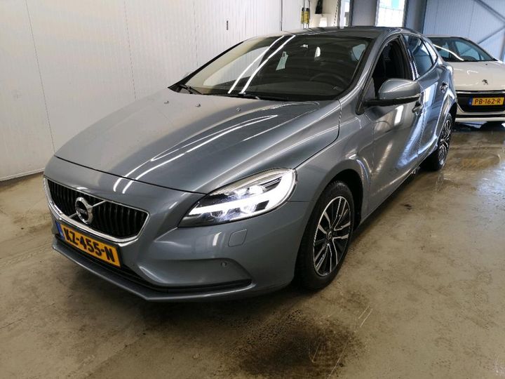 VOLVO V40 2017 yv1mv7481h2407557