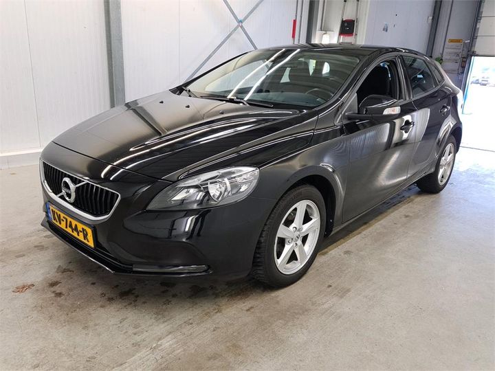 VOLVO V40 2016 yv1mv7481h2407977