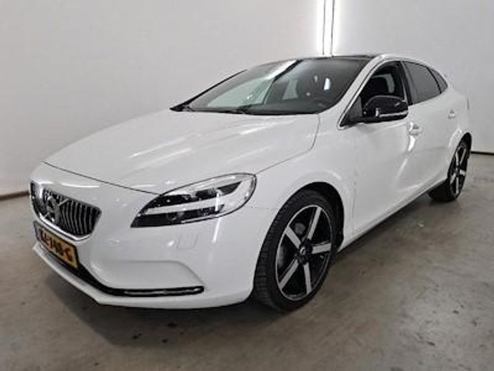 VOLVO V40 2016 yv1mv7481h2408849